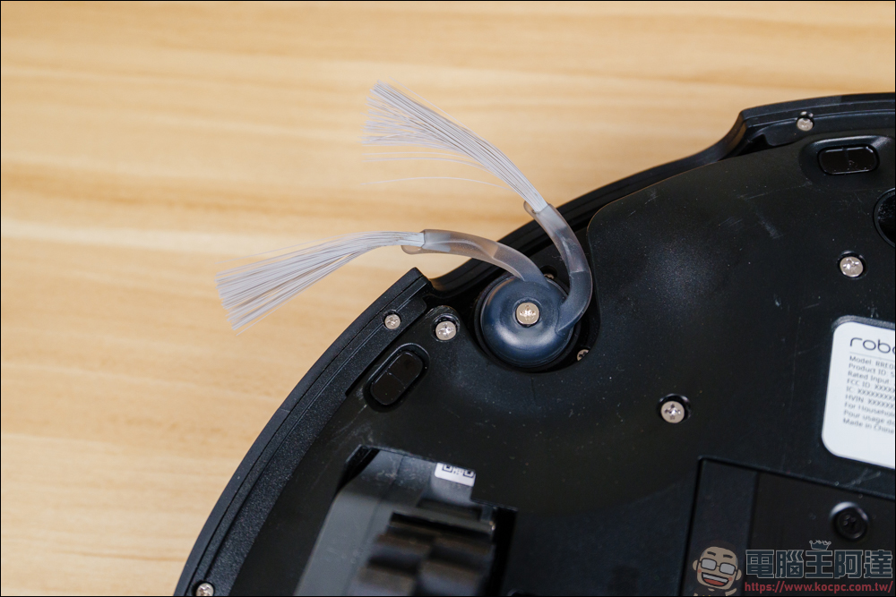 Roborock 石頭 Saros Z70 掃地機器人開箱動手玩：全球首款搭載仿生機械手臂的掃拖旗艦 - 電腦王阿達