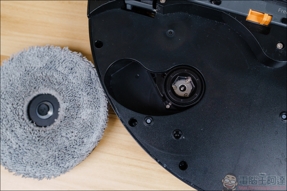 Roborock 石頭 Saros Z70 掃地機器人開箱動手玩：全球首款搭載仿生機械手臂的掃拖旗艦 - 電腦王阿達