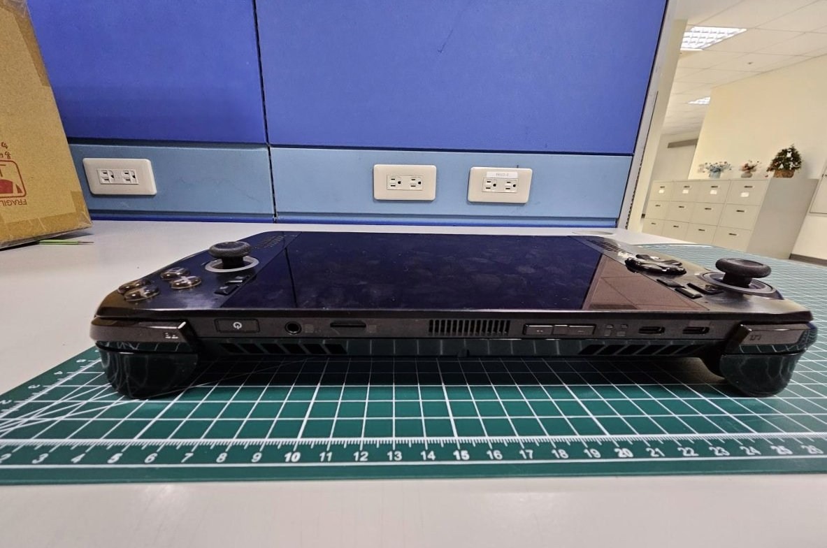 ROG Ally 2 實機照FCC曝光，傳言中的 XBOX 掌機將在Computex現身？ - 電腦王阿達