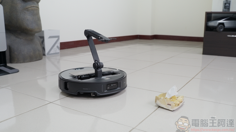 Roborock 石頭 Saros Z70 掃地機器人開箱動手玩：全球首款搭載仿生機械手臂的掃拖旗艦 - 電腦王阿達
