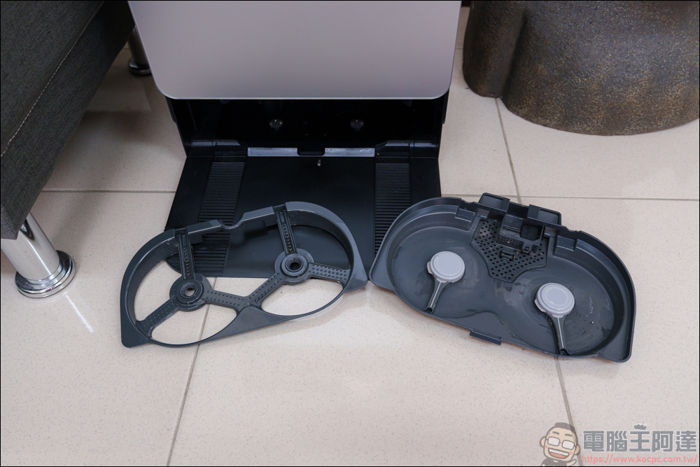 Roborock 石頭 Saros Z70 掃地機器人開箱動手玩：全球首款搭載仿生機械手臂的掃拖旗艦 - 電腦王阿達