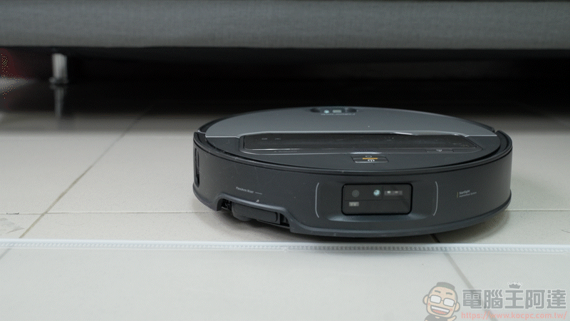 Roborock 石頭 Saros Z70 掃地機器人開箱動手玩：全球首款搭載仿生機械手臂的掃拖旗艦 - 電腦王阿達