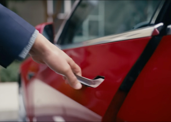 隱藏式車門把手太難開？中國官方近期祭出新規定