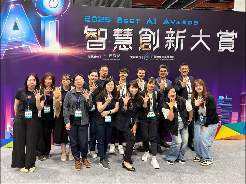 台灣大哥大以自研AI應用「AI聽寫大哥」、「MyMoji」奪得「智慧創新大賞」 - 電腦王阿達