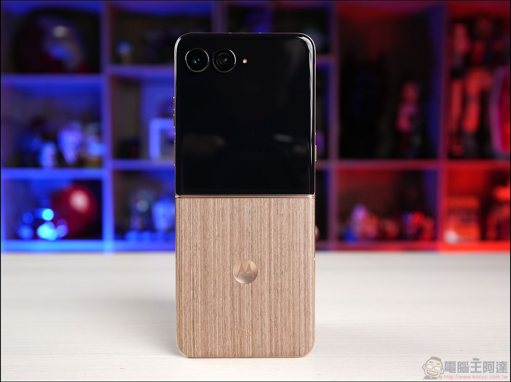Motorola razr 60 ULTRA 開箱評測：潮流品味與AI科技的完美結合 - 電腦王阿達