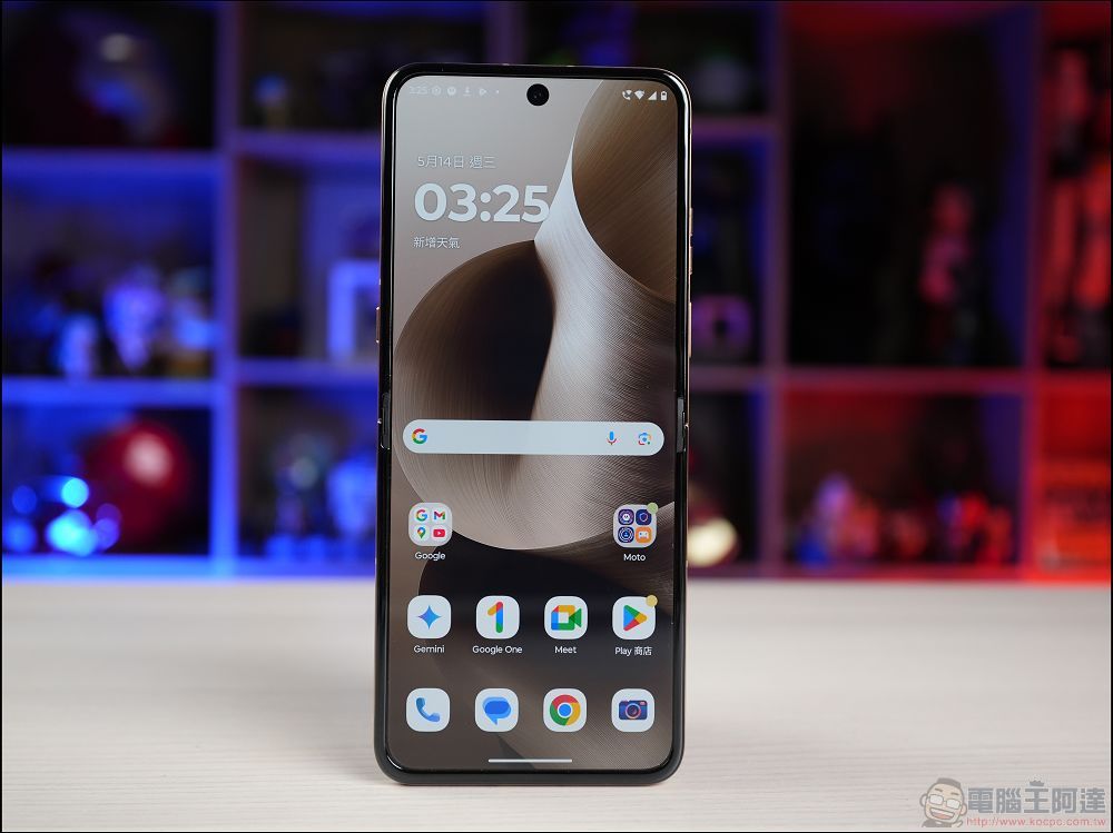 Motorola razr 60 ULTRA 開箱評測：潮流品味與AI科技的完美結合 - 電腦王阿達