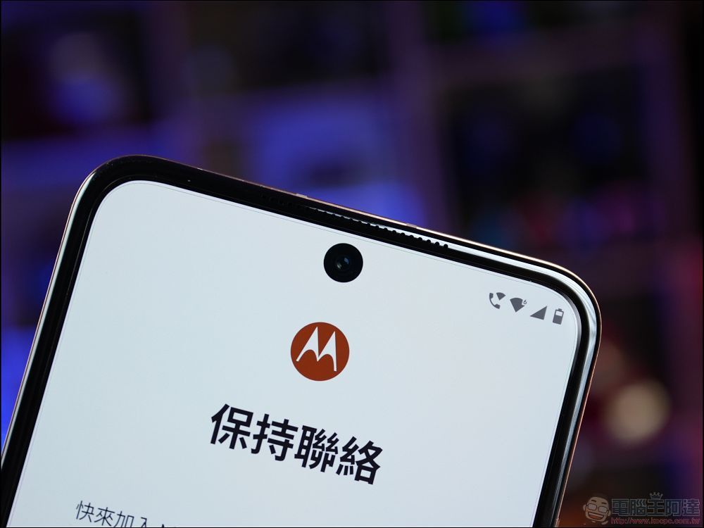Motorola razr 60 ULTRA 開箱評測：潮流品味與AI科技的完美結合 - 電腦王阿達
