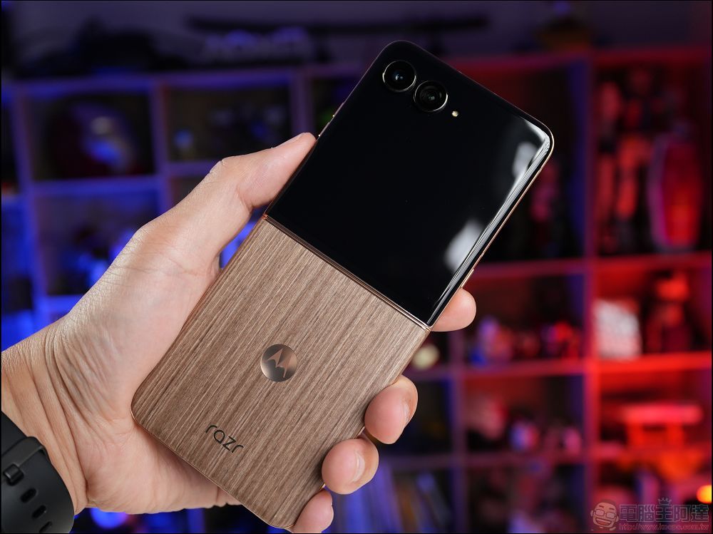 Motorola razr 60 ULTRA 開箱評測：潮流品味與AI科技的完美結合 - 電腦王阿達