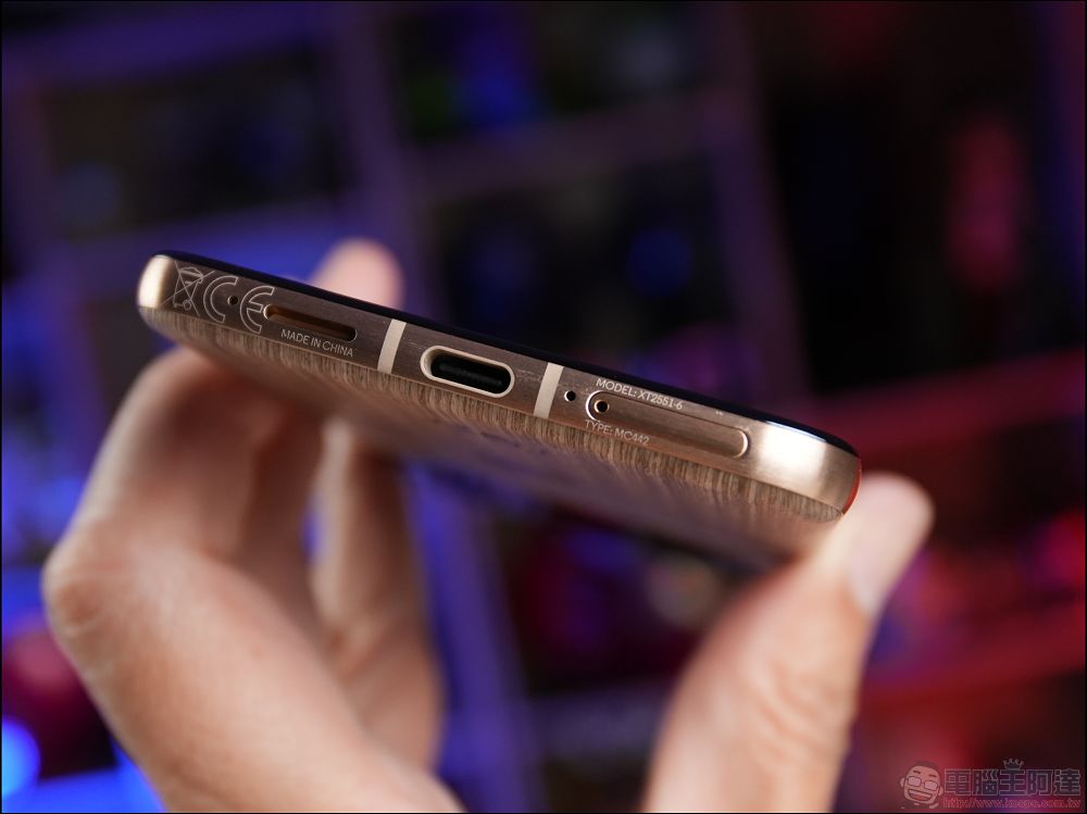 Motorola razr 60 ULTRA 開箱評測：潮流品味與AI科技的完美結合 - 電腦王阿達