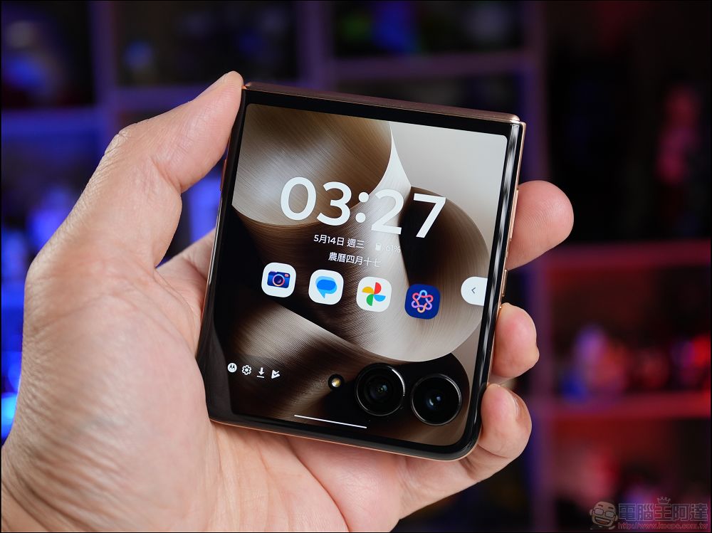 Motorola razr 60 ULTRA 開箱評測：潮流品味與AI科技的完美結合 - 電腦王阿達