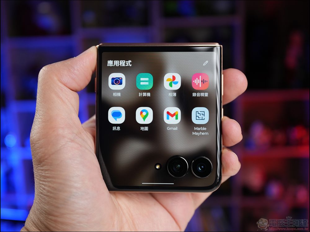 Motorola razr 60 ULTRA 開箱評測：潮流品味與AI科技的完美結合 - 電腦王阿達