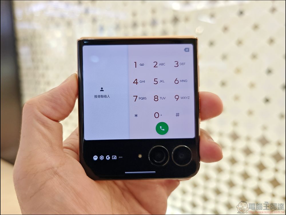 Motorola razr 60 ULTRA 開箱評測：潮流品味與AI科技的完美結合 - 電腦王阿達