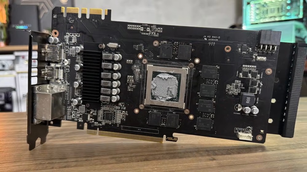 國外玩家將 GeForce GTX 970 的記憶體改裝提升一倍，遊戲效能最高提升 40% - 電腦王阿達