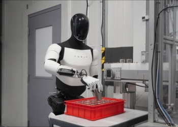 特斯拉Optimus機器人前負責人打臉馬斯克：人形機器人並不適合工廠環境