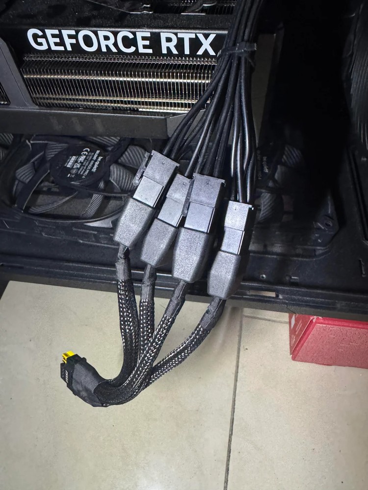國外又傳出 RTX 5090 連接線熔化案例，接頭燒焦嚴重 - 電腦王阿達