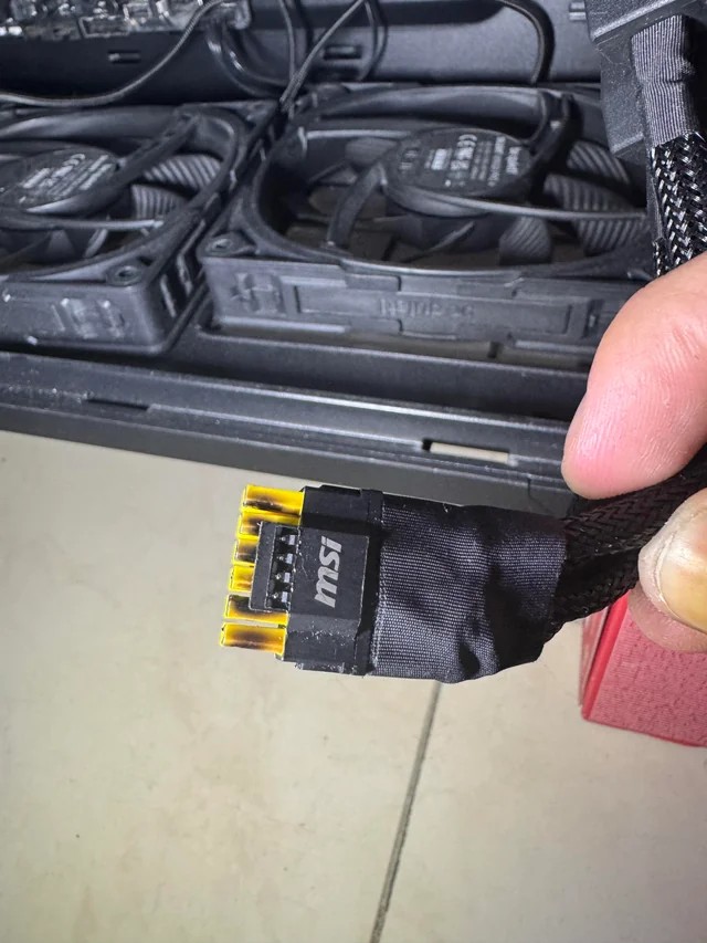 國外又傳出 RTX 5090 連接線熔化案例，接頭燒焦嚴重 - 電腦王阿達