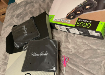 現在買顯卡都要錄影自保了！國外爆出超過 30 個全新未拆封 RTX 5090 裡面只有背包，沒有顯卡