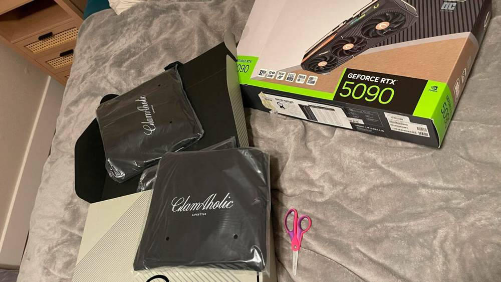 現在買顯卡都要錄影自保了！國外爆出超過 30 個全新未拆封 RTX 5090 裡面只有背包，沒有顯卡 - 電腦王阿達