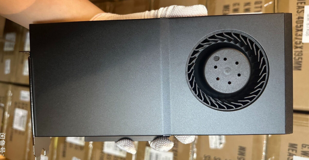打臉 NVIDIA！最新照片顯示中國工廠正將大量 RTX 5090 改裝成鼓風式，準備上市賣 - 電腦王阿達