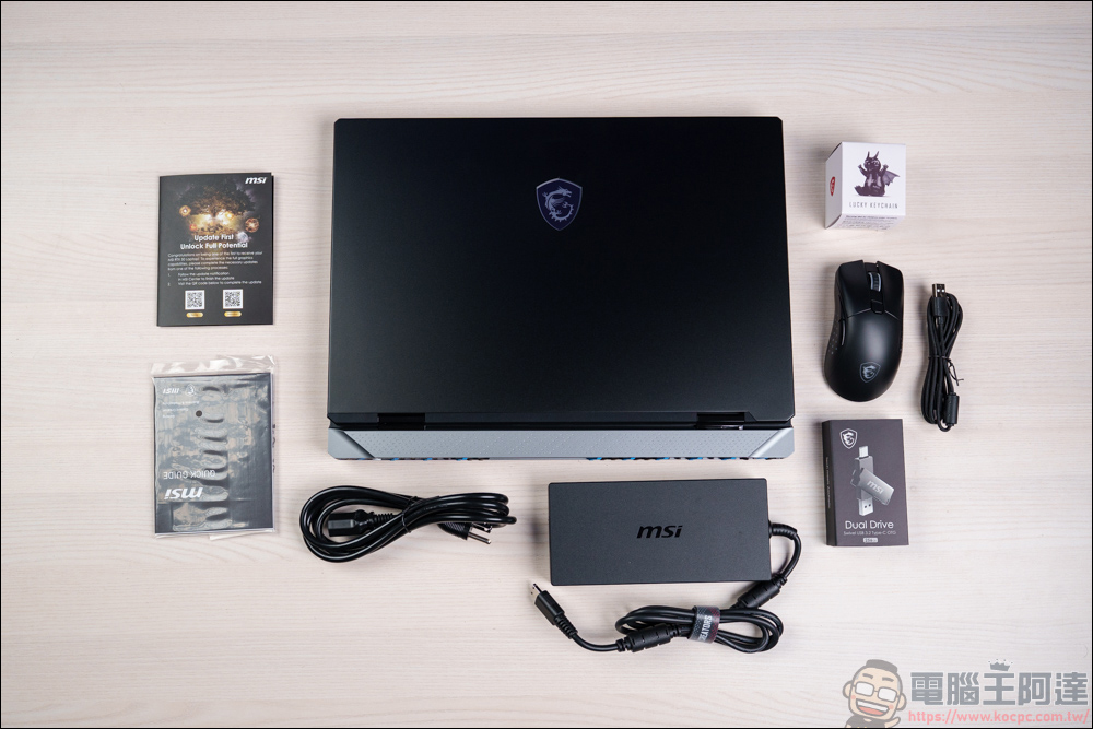 AI 應用、遊戲、剪輯地表最強RTX 5090筆電！MSI Titan 18 HX AI 旗艦電競筆電開箱 - 電腦王阿達