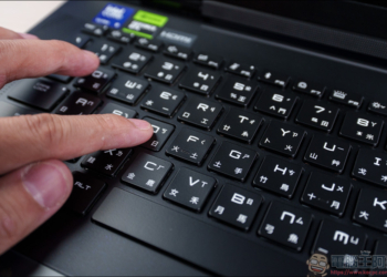 AI 應用、遊戲、剪輯地表最強RTX 5090筆電！MSI Titan 18 HX AI 旗艦電競筆電開箱