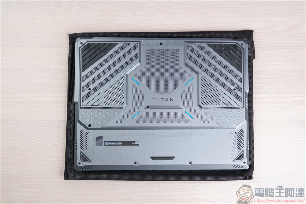 AI 應用、遊戲、剪輯地表最強RTX 5090筆電！MSI Titan 18 HX AI 旗艦電競筆電開箱 - 電腦王阿達