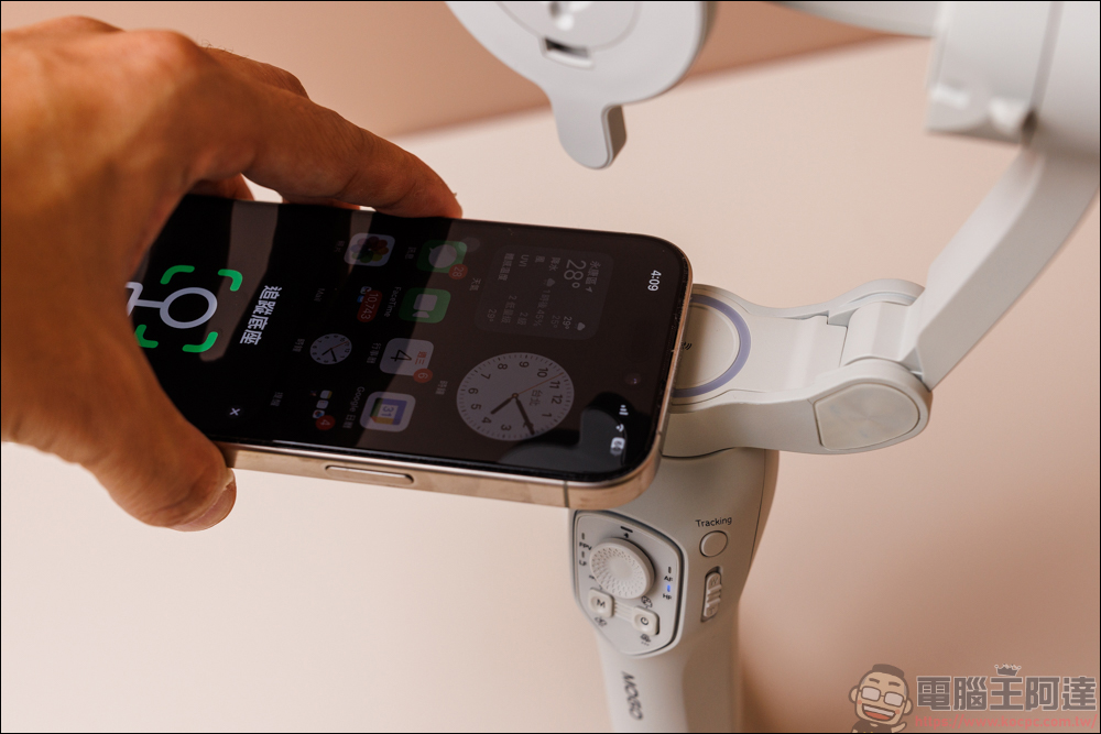 COMITOK MOGO 手機穩定器開箱動手玩｜與 Apple DockKit 連動，讓穩定器成為你的隨行攝影師！ - 電腦王阿達