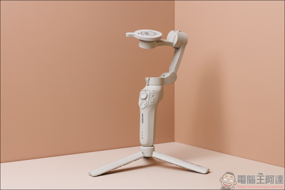 COMITOK MOGO 手機穩定器開箱動手玩｜與 Apple DockKit 連動，讓穩定器成為你的隨行攝影師！ - 電腦王阿達