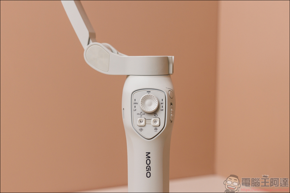 COMITOK MOGO 手機穩定器開箱動手玩｜與 Apple DockKit 連動，讓穩定器成為你的隨行攝影師！ - 電腦王阿達