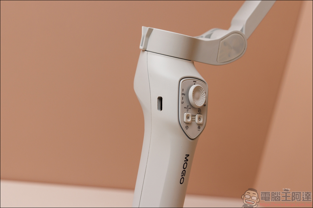 COMITOK MOGO 手機穩定器開箱動手玩｜與 Apple DockKit 連動，讓穩定器成為你的隨行攝影師！ - 電腦王阿達