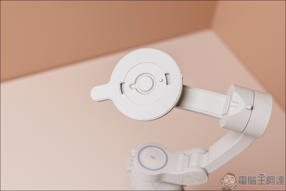 COMITOK MOGO 手機穩定器開箱動手玩｜與 Apple DockKit 連動，讓穩定器成為你的隨行攝影師！ - 電腦王阿達