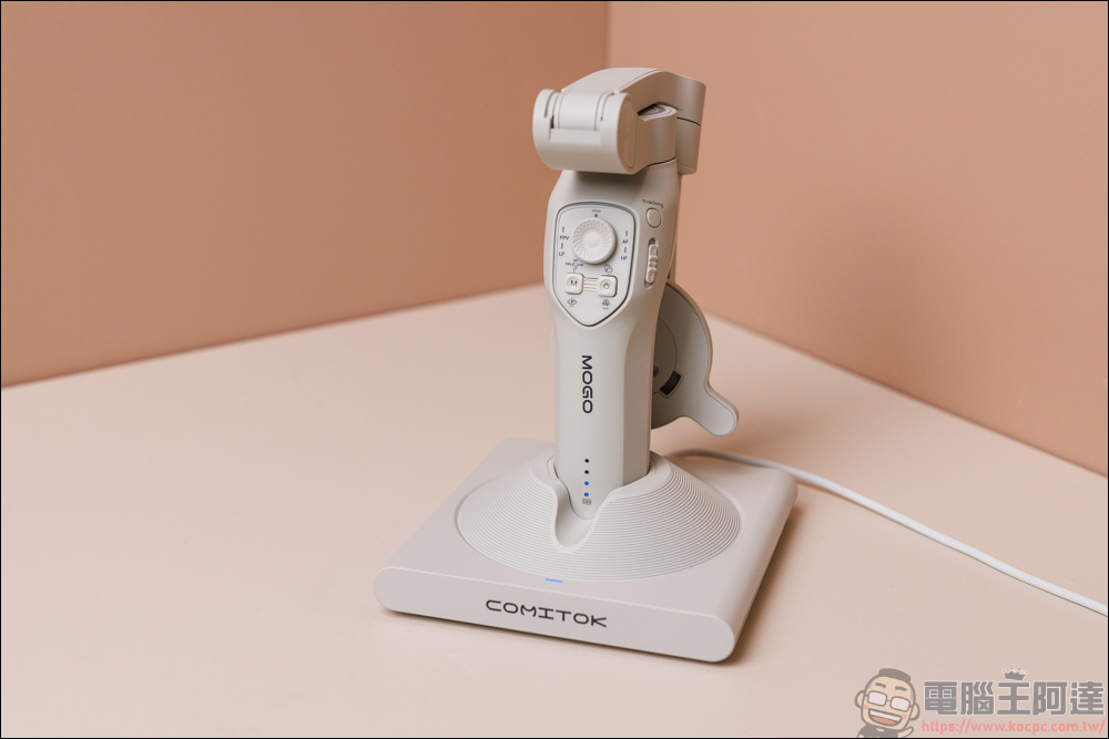 COMITOK MOGO 手機穩定器開箱動手玩｜與 Apple DockKit 連動，讓穩定器成為你的隨行攝影師！ - 電腦王阿達