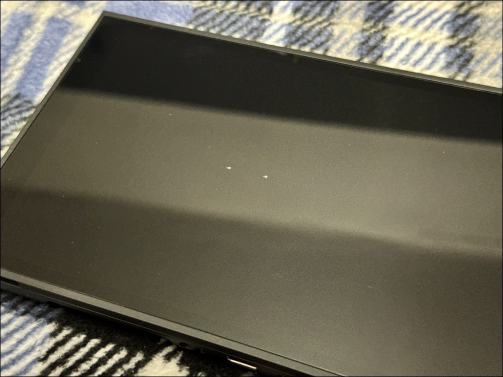 任天堂 Switch 2 發售首日即爆出災情：銷售商竟將收據用釘書針釘在外盒導致大量主機螢幕損毀 - 電腦王阿達