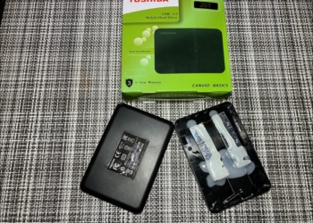 英國網友網購硬碟，結果收到只有電路板與砝碼的塑膠殼