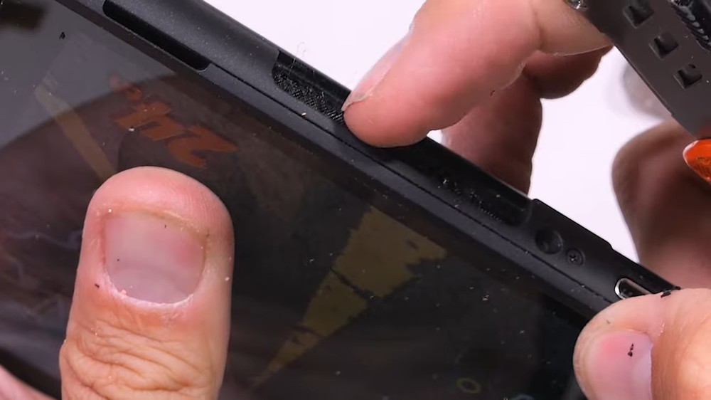Nintendo Switch 2 暴力測試來了！螢幕容易刮傷、Joy-Con 大力扯掉也不會損壞 - 電腦王阿達