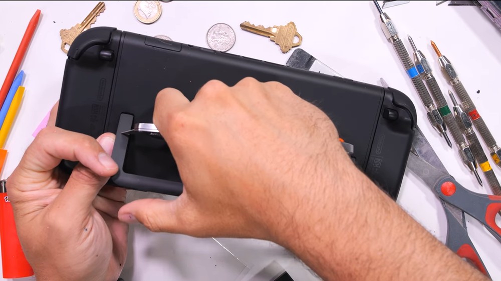 Nintendo Switch 2 暴力測試來了！螢幕容易刮傷、Joy-Con 大力扯掉也不會損壞 - 電腦王阿達