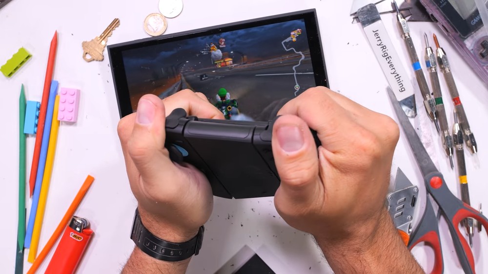 Nintendo Switch 2 暴力測試來了！螢幕容易刮傷、Joy-Con 大力扯掉也不會損壞 - 電腦王阿達
