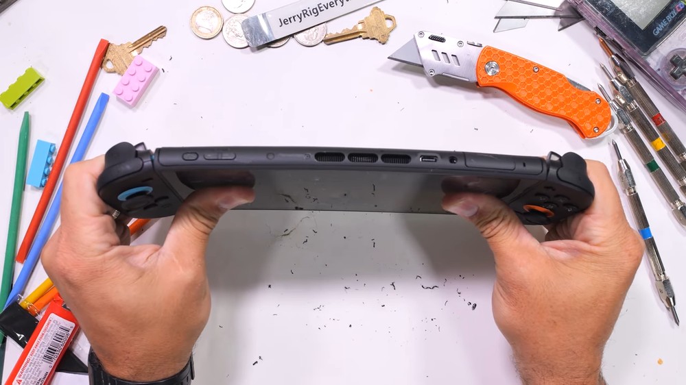 Nintendo Switch 2 暴力測試來了！螢幕容易刮傷、Joy-Con 大力扯掉也不會損壞 - 電腦王阿達