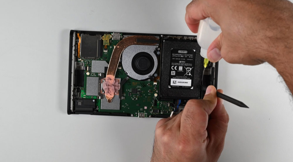 Nintendo Switch 2 拆解，iFixit：可修復性差、換搖桿更難 - 電腦王阿達