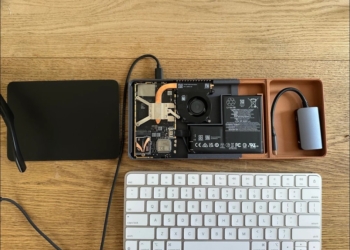 國外玩家拆解 Steam Deck 打造鍵盤形態的便攜式電腦「Bento」