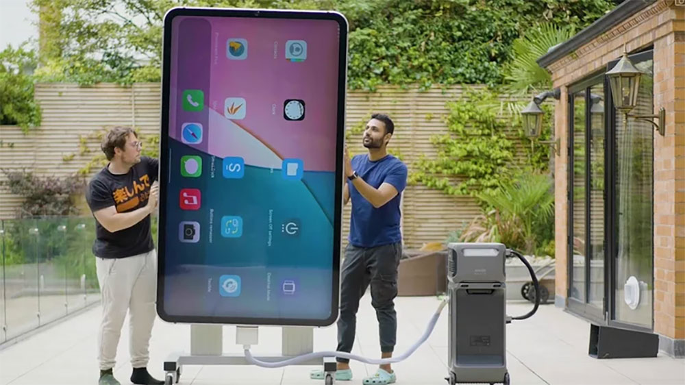國外 YouTuber 打造巨型 iPhone，比冰箱還重但功能樣樣齊全 - 電腦王阿達