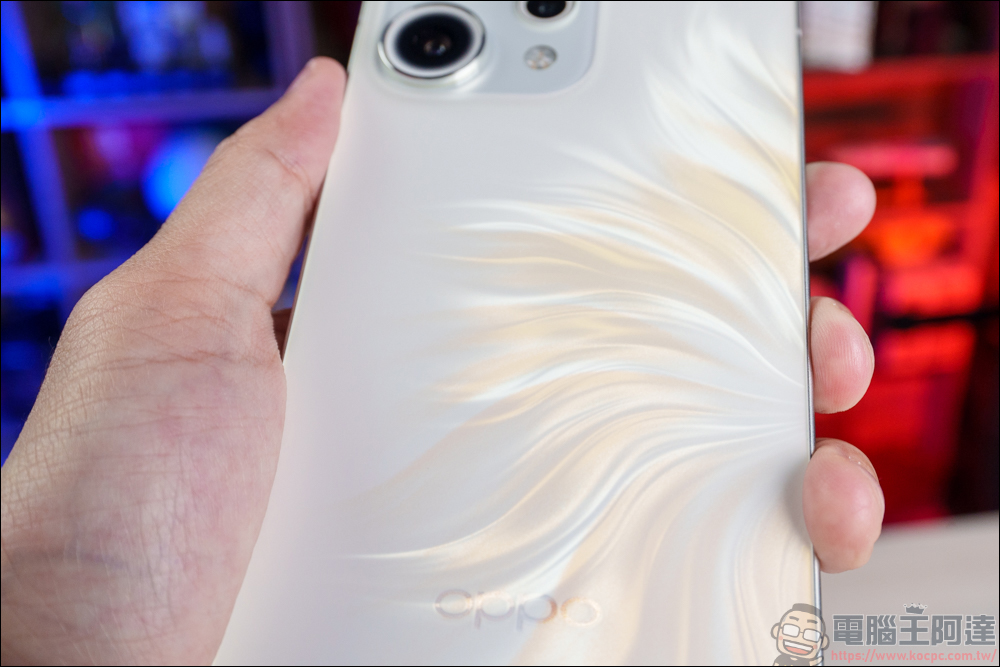 OPPO Reno14 Pro 開箱：5000萬畫素四鏡頭 + AI 影像黑科技，續航實力全面升級 - 電腦王阿達