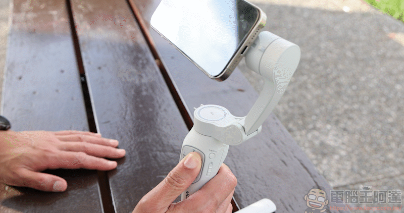 COMITOK MOGO 手機穩定器開箱動手玩｜與 Apple DockKit 連動，讓穩定器成為你的隨行攝影師！ - 電腦王阿達