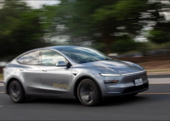 特斯拉 Robotaxi 美國運營測試狀況百出：急煞、逆行、超速、險些與前車擦撞