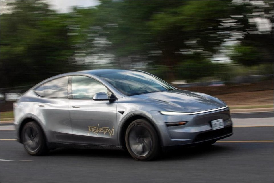 特斯拉 Robotaxi 美國運營測試狀況百出：急煞、逆行、超速、險些與前車擦撞 - 電腦王阿達