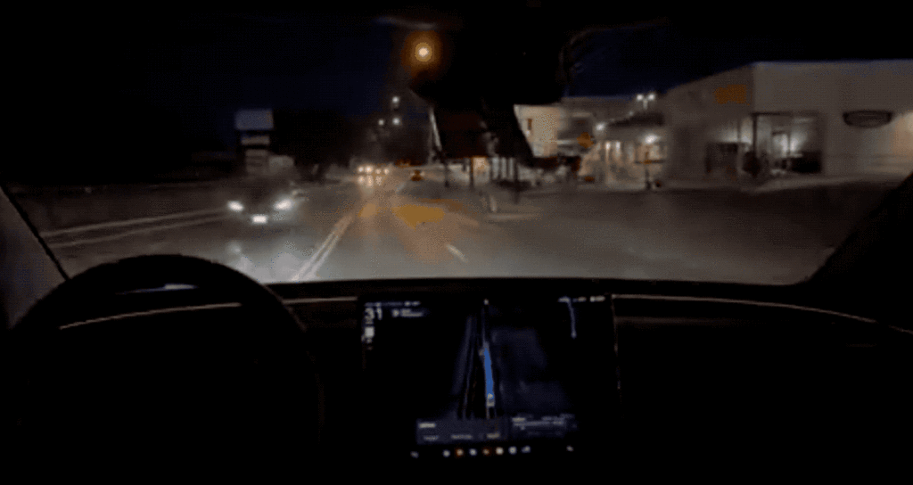 特斯拉 Robotaxi 美國運營測試狀況百出：急煞、逆行、超速、險些與前車擦撞 - 電腦王阿達