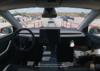 特斯拉實現全球首例「全自動駕駛交付」：Model Y 由工廠直接開到新車主家