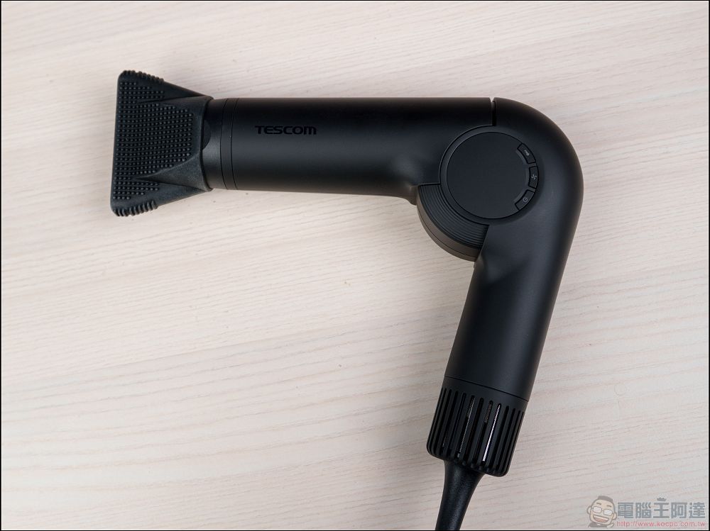 出國旅遊必備！小巧可折疊、全球可用、免切電壓：TESCOM TD860 miniGO國際自動變壓摺疊吹風機動手玩 - 電腦王阿達