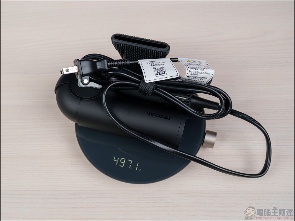 出國旅遊必備！小巧可折疊、全球可用、免切電壓：TESCOM TD860 miniGO國際自動變壓摺疊吹風機動手玩 - 電腦王阿達