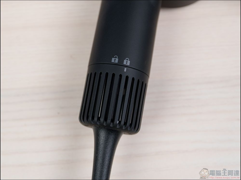 出國旅遊必備！小巧可折疊、全球可用、免切電壓：TESCOM TD860 miniGO國際自動變壓摺疊吹風機動手玩 - 電腦王阿達